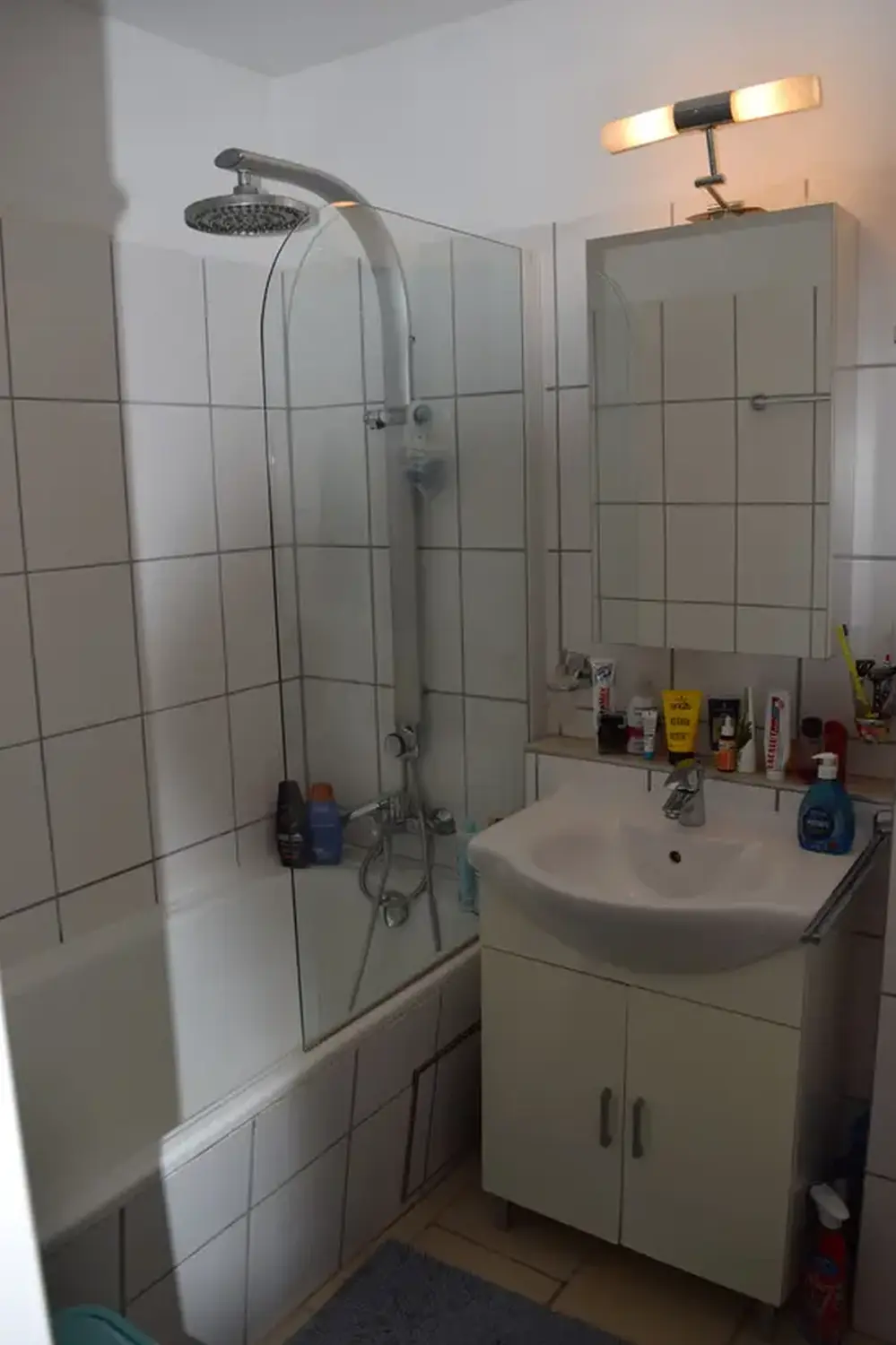 Michaela Hain Immobilien - Badewanne und Waschbecken
