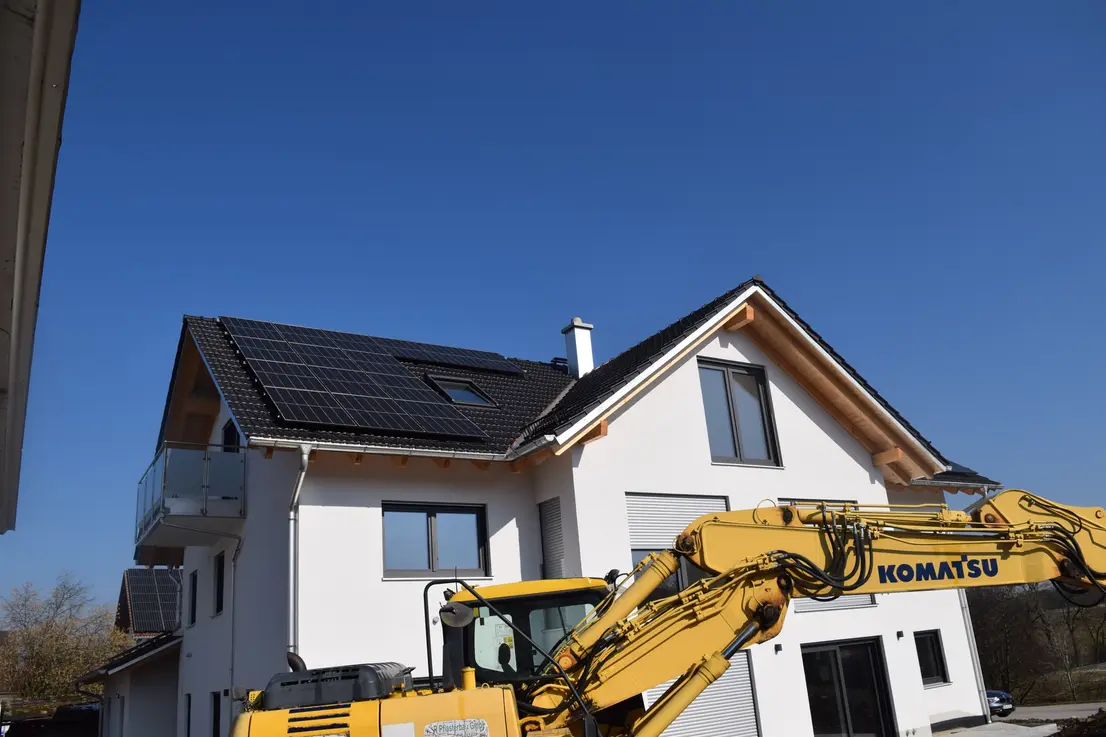 Michaela Hain Immobilien - Wohnung Wohnzimmer mit großflächiger LED