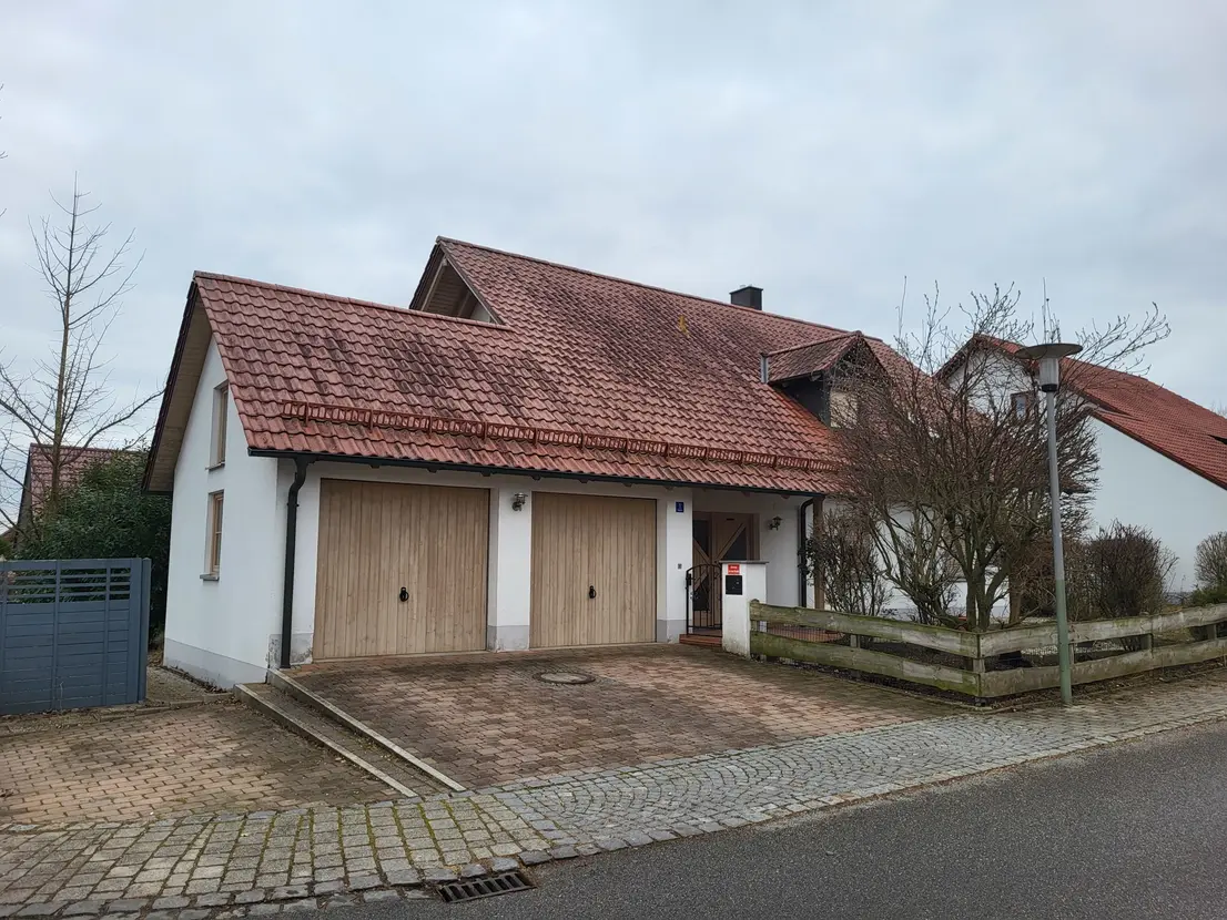 Michaela Hain Immobilien - Wohnung Wohnzimmer mit großflächiger LED