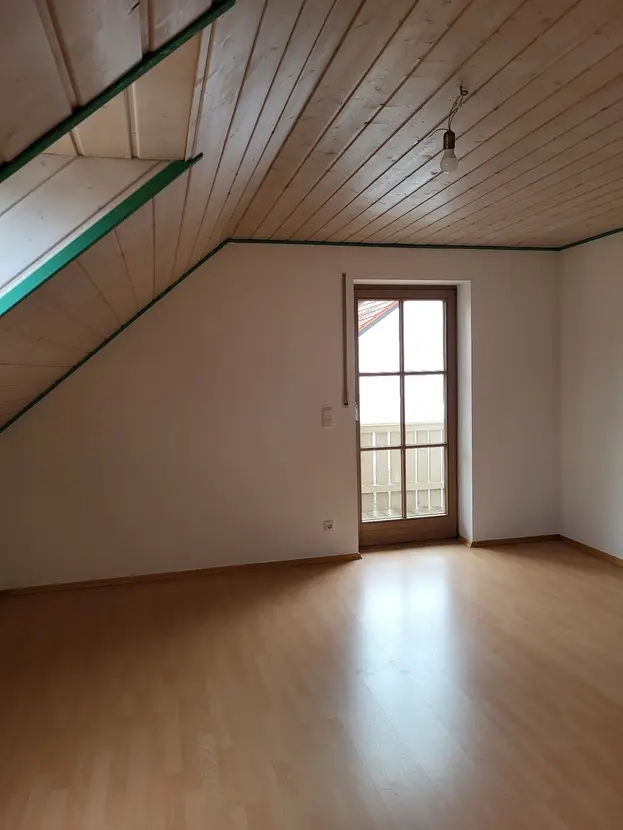 Michaela Hain Immobilien - Badewanne und Waschbecken