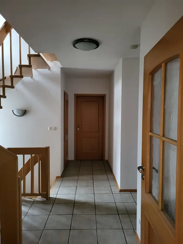 Michaela Hain Immobilien - Wohnung Wohnzimmer mit großflächiger LED