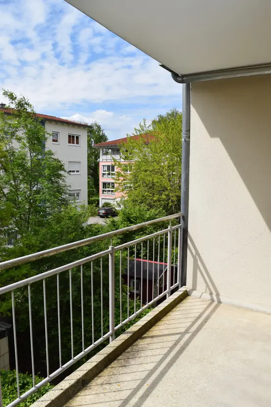 Michaela Hain Immobilien - Wohnung Wohnzimmer mit großflächiger LED