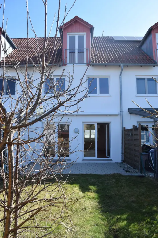 Michaela Hain Immobilien - Wohnung Wohnzimmer mit großflächiger LED