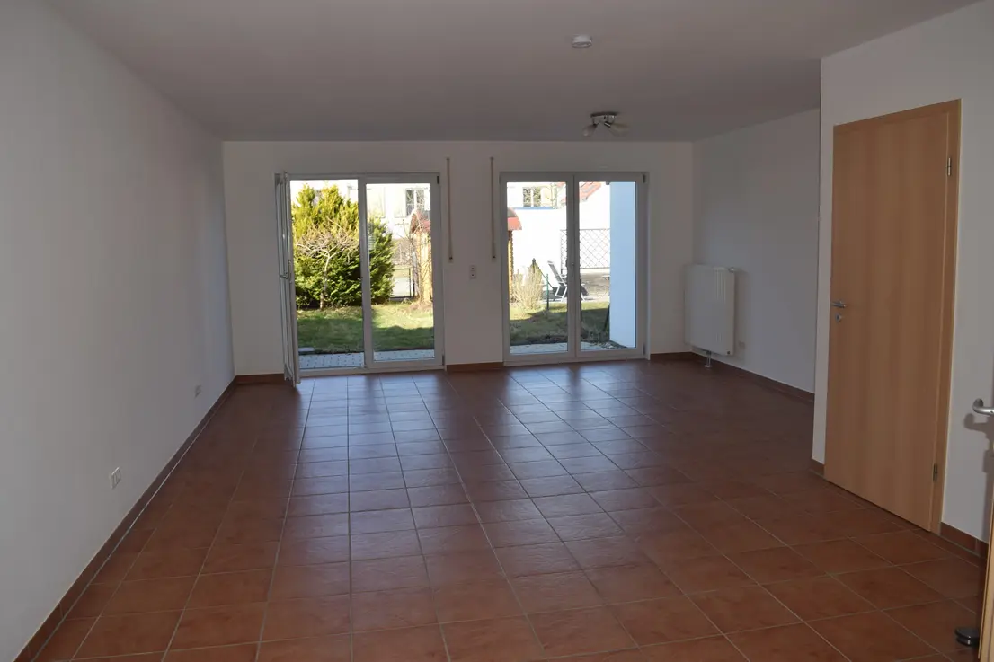 Michaela Hain Immobilien - Wohnung Wohnzimmer mit großflächiger LED