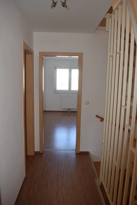 Michaela Hain Immobilien - Badewanne und Waschbecken