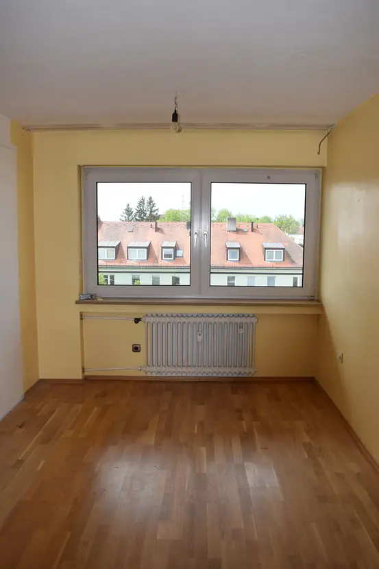 Michaela Hain Immobilien - Wohnung Wohnzimmer mit großflächiger LED