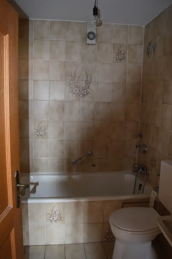 Michaela Hain Immobilien - Wohnung Wohnzimmer mit großflächiger LED