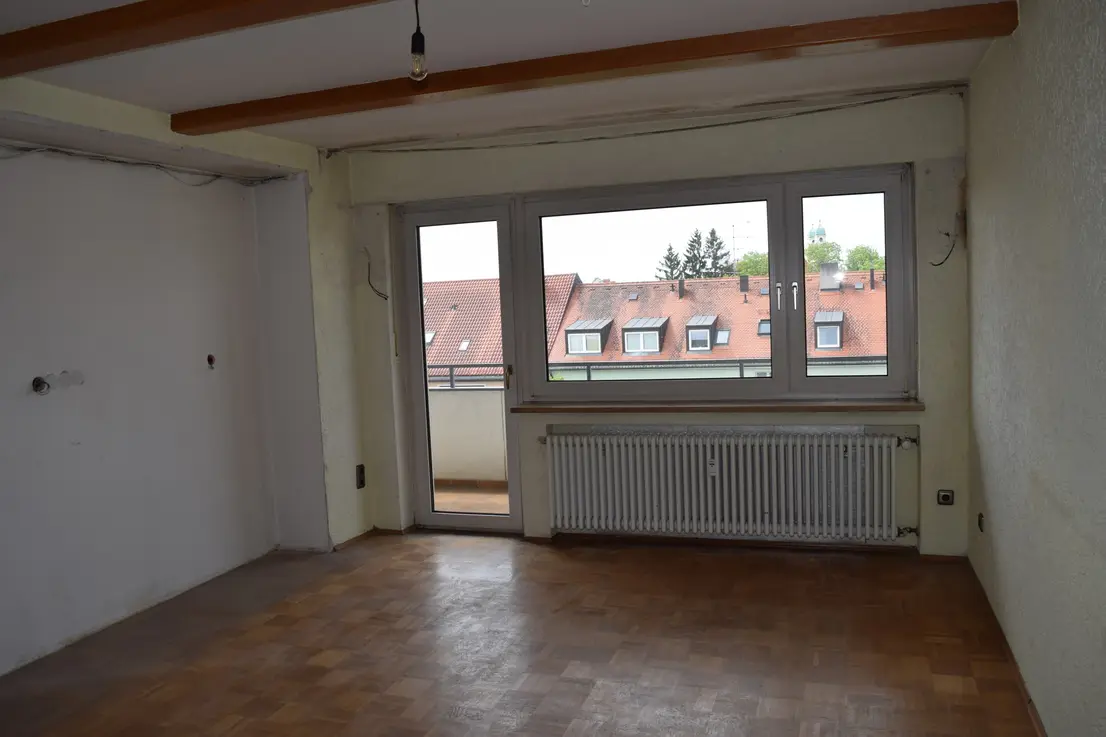 Michaela Hain Immobilien - Wohnung Wohnzimmer mit großflächiger LED