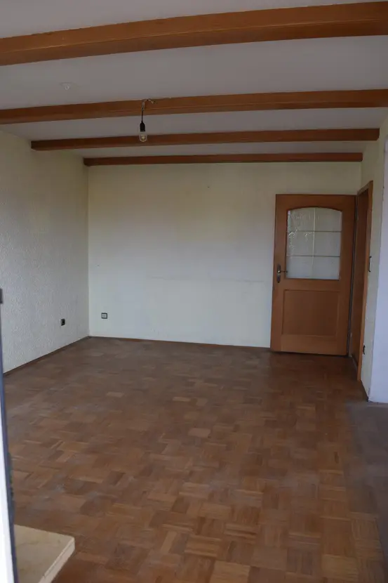 Michaela Hain Immobilien - Wohnung Wohnzimmer mit großflächiger LED