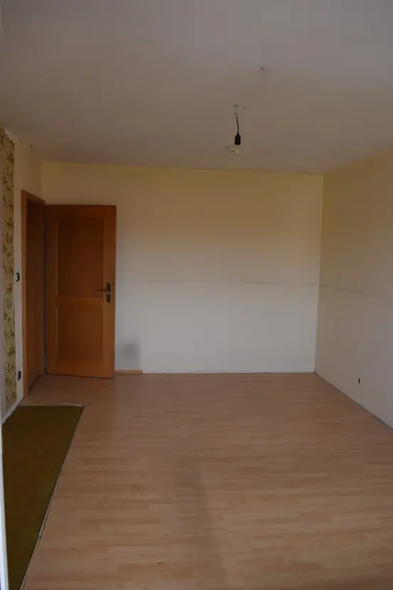 Michaela Hain Immobilien - Wohnung Wohnzimmer mit großflächiger LED