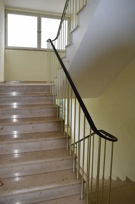 Michaela Hain Immobilien - Wohnung Wohnzimmer mit großflächiger LED