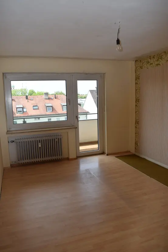 Michaela Hain Immobilien - Wohnung Wohnzimmer mit großflächiger LED