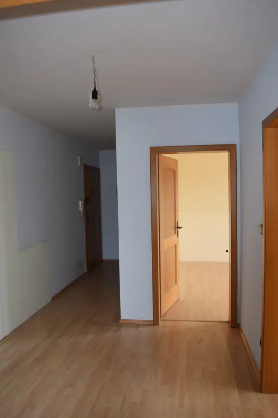 Michaela Hain Immobilien - Wohnung Wohnzimmer mit großflächiger LED