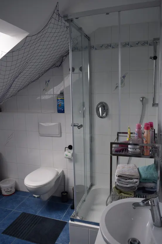 Michaela Hain Immobilien - Badewanne und Waschbecken