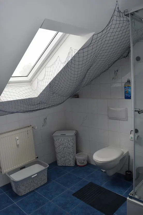 Michaela Hain Immobilien - Badewanne und Waschbecken