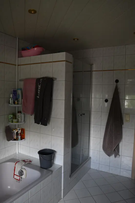 Michaela Hain Immobilien - Badewanne und Waschbecken
