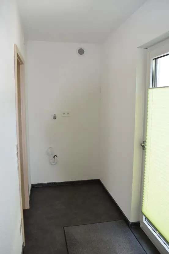 Michaela Hain Immobilien - Wohnung Wohnzimmer mit großflächiger LED