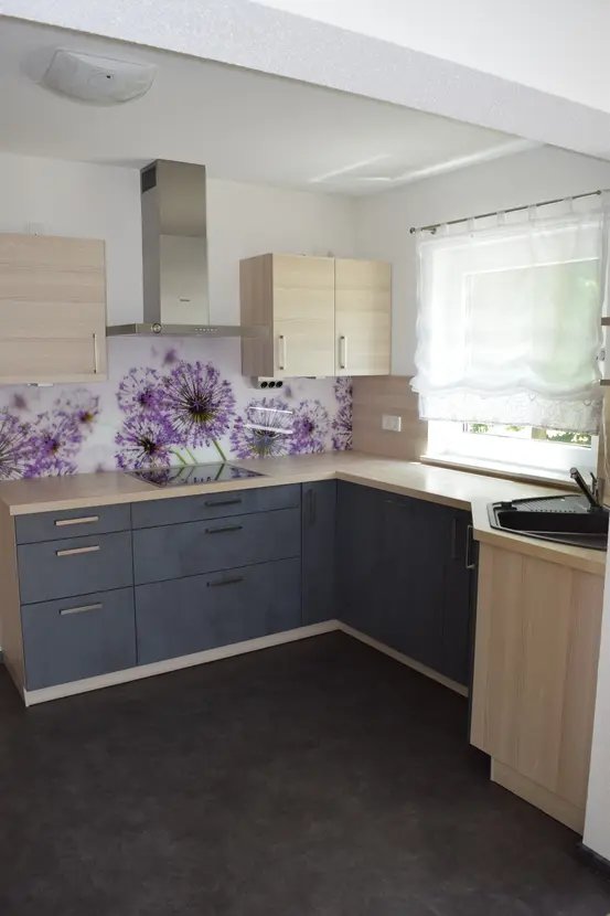 Michaela Hain Immobilien - Wohnung Wohnzimmer mit großflächiger LED