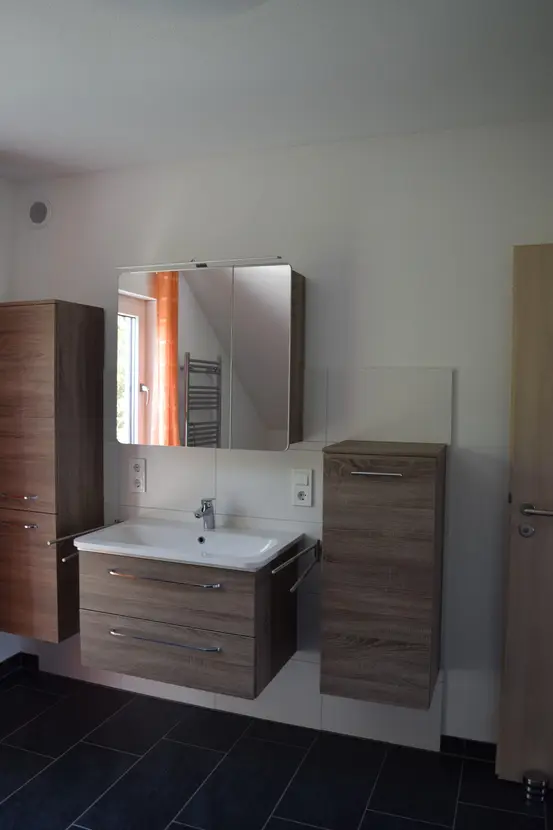 Michaela Hain Immobilien - Wohnung Wohnzimmer mit großflächiger LED