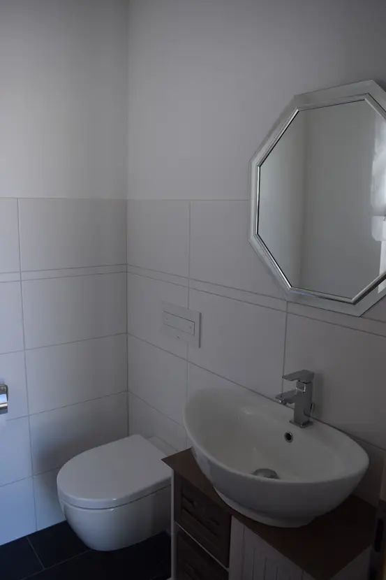 Michaela Hain Immobilien - Wohnung Wohnzimmer mit großflächiger LED