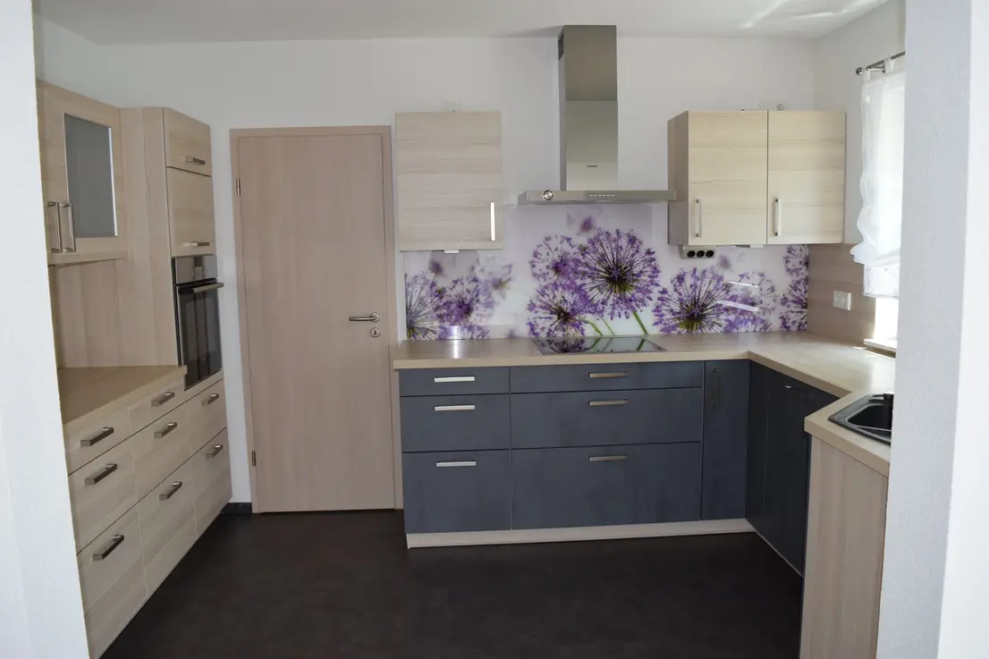 Michaela Hain Immobilien - Wohnung Wohnzimmer mit großflächiger LED