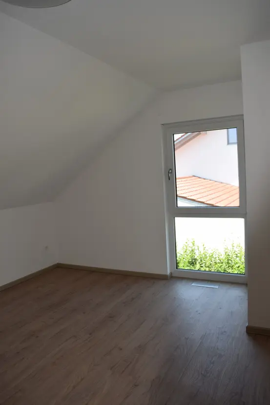 Michaela Hain Immobilien - Wohnung Wohnzimmer mit großflächiger LED