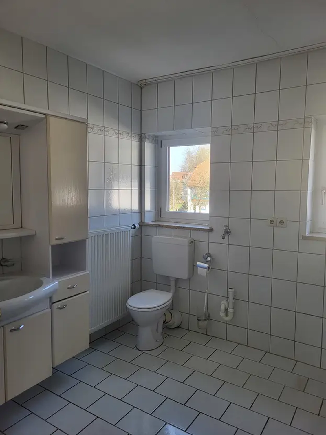 Michaela Hain Immobilien - Badewanne und Waschbecken