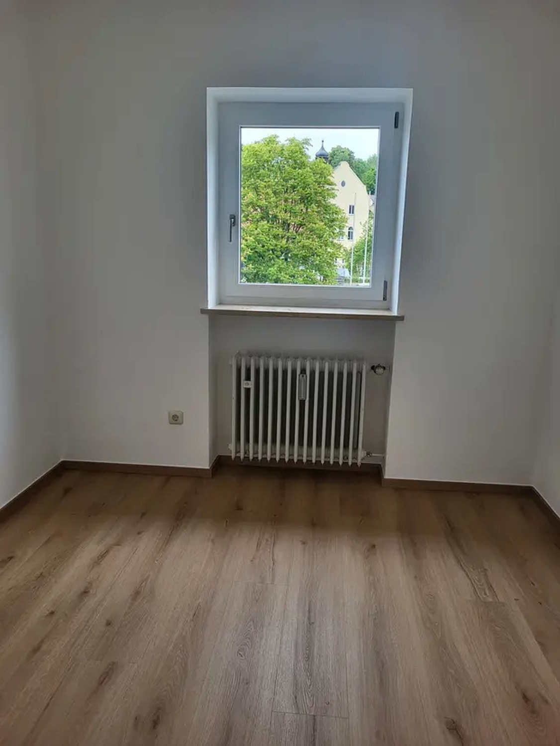 Michaela Hain Immobilien - Badewanne und Waschbecken