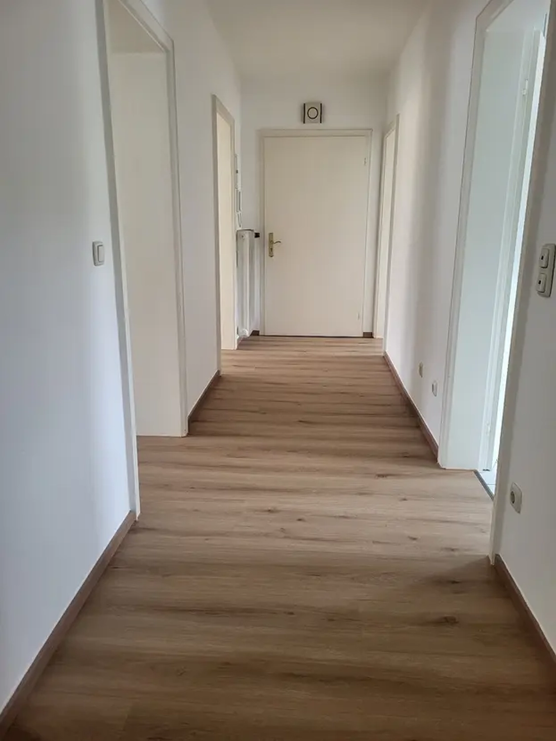 Michaela Hain Immobilien - Badewanne und Waschbecken