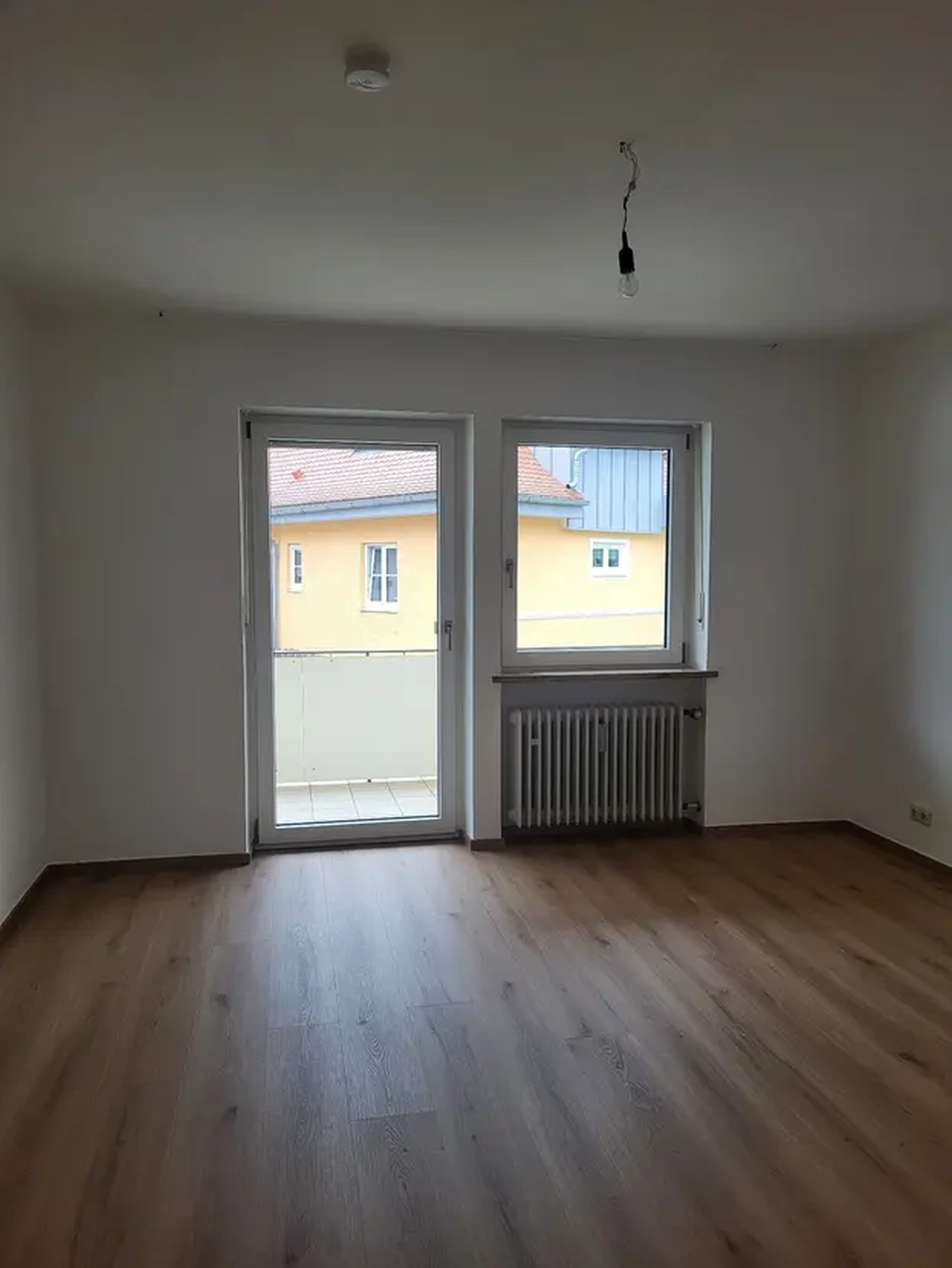 Michaela Hain Immobilien - Badewanne und Waschbecken