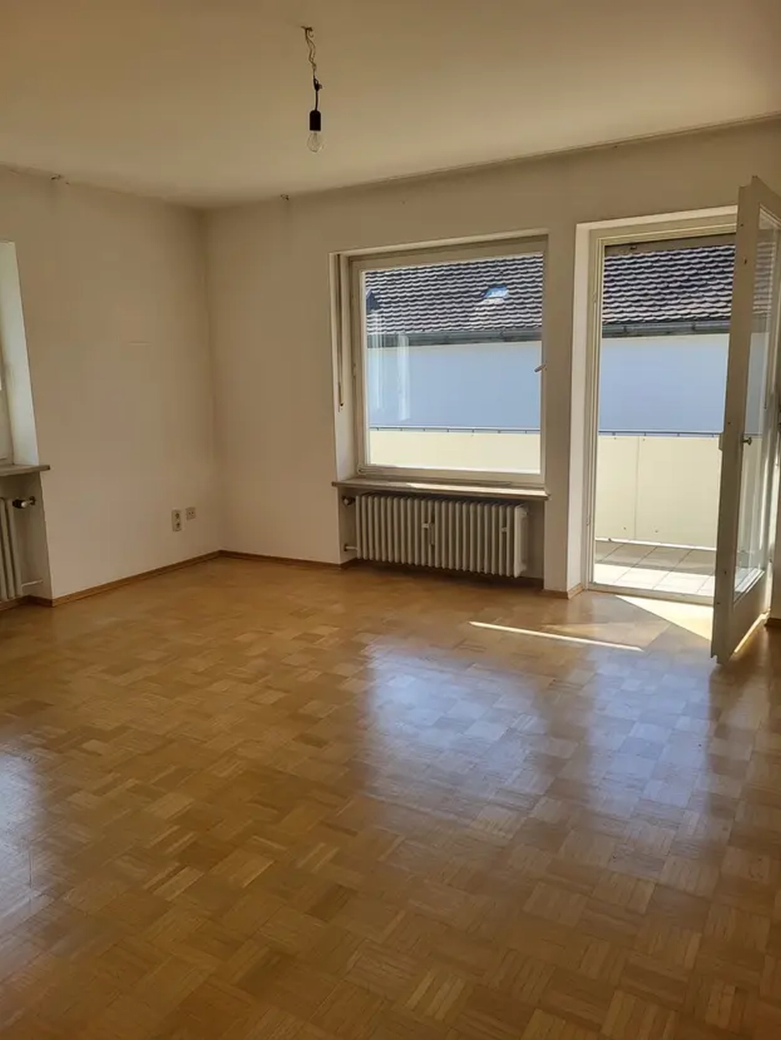 Michaela Hain Immobilien - Badewanne und Waschbecken