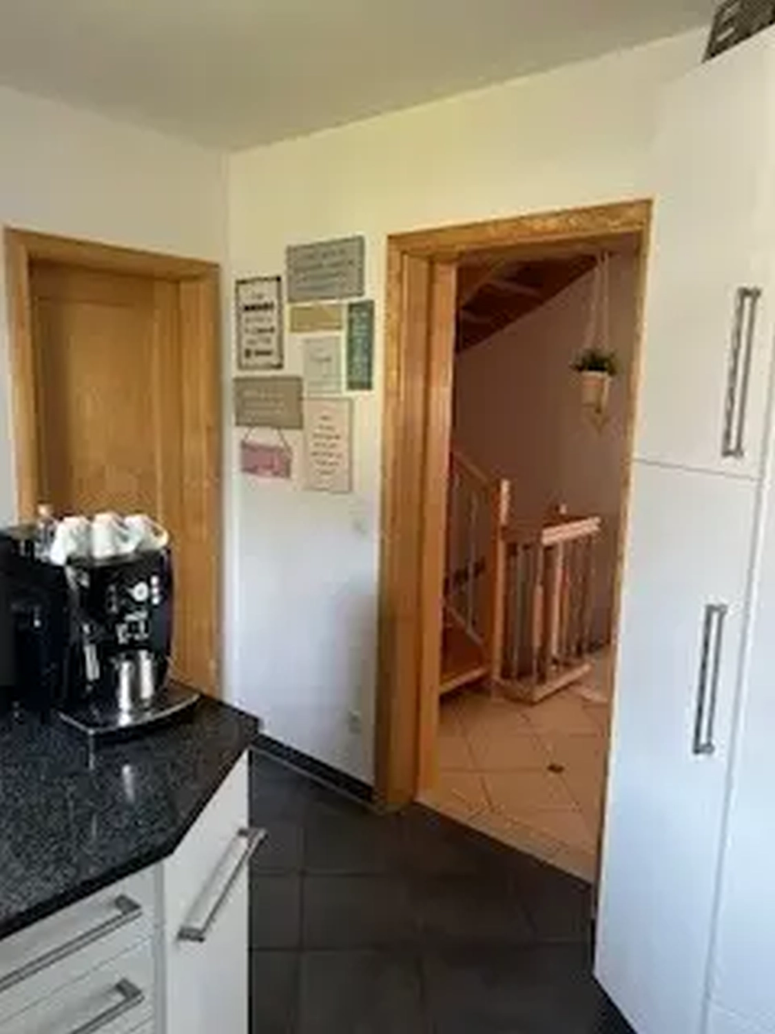 Michaela Hain Immobilien - Wohnung Wohnzimmer mit großflächiger LED