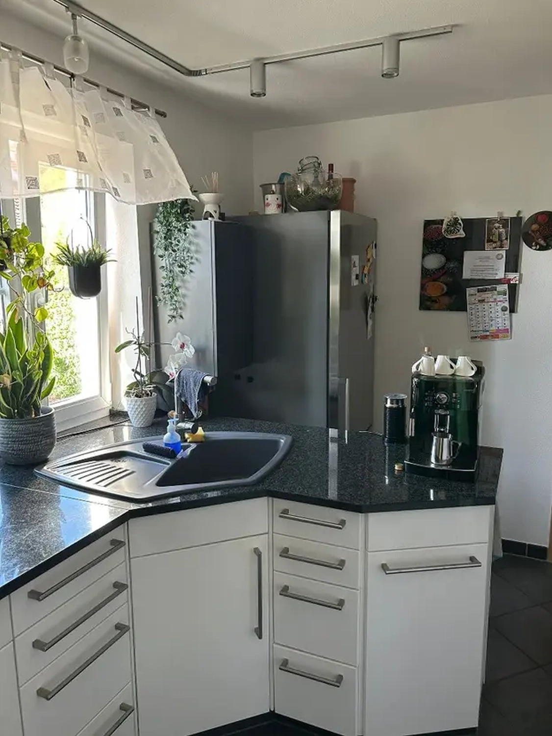 Michaela Hain Immobilien - Wohnung Wohnzimmer mit großflächiger LED