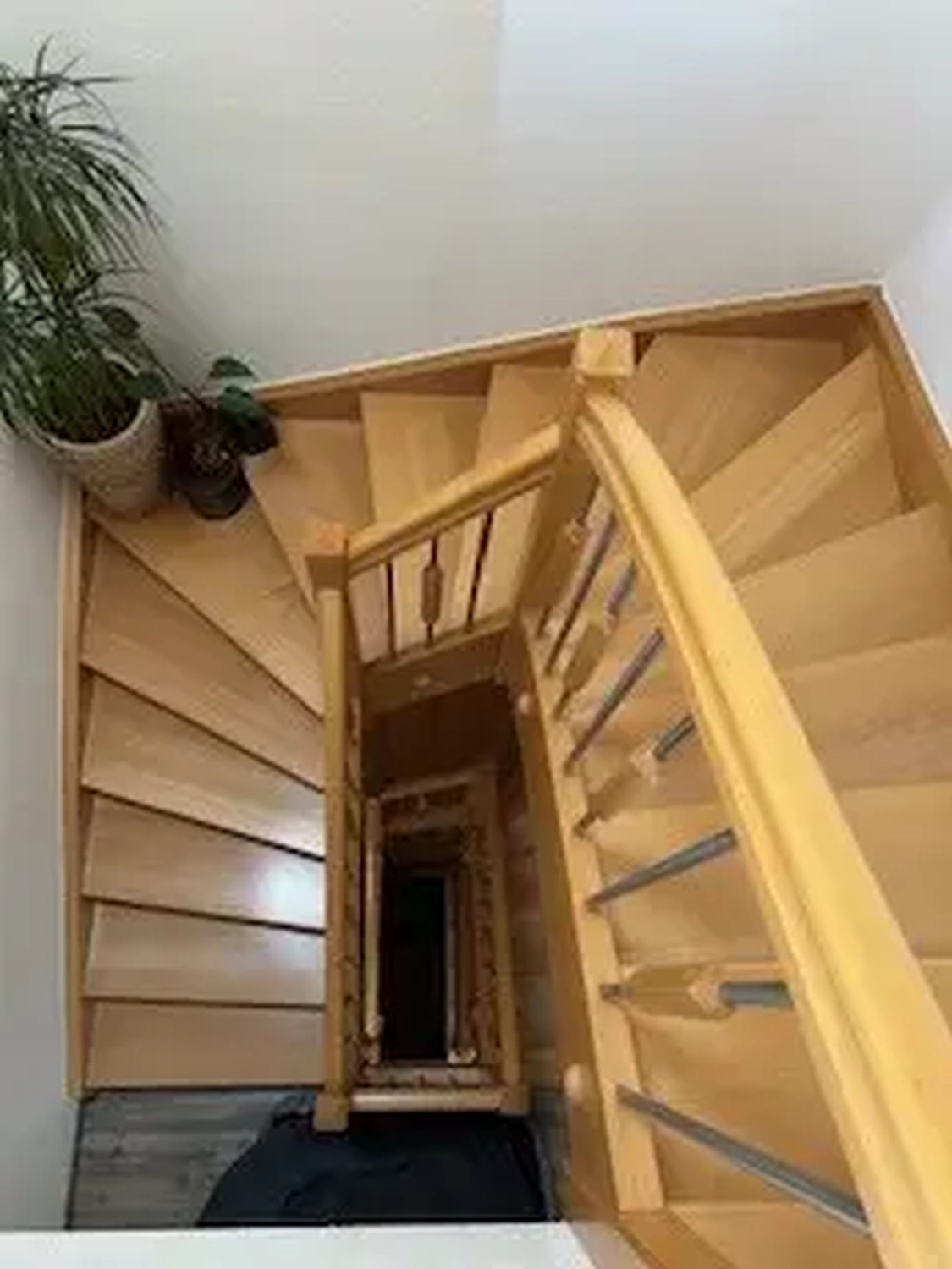 Michaela Hain Immobilien - Wohnung Wohnzimmer mit großflächiger LED