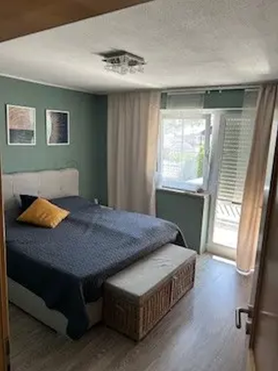 Michaela Hain Immobilien - Wohnung Wohnzimmer mit großflächiger LED