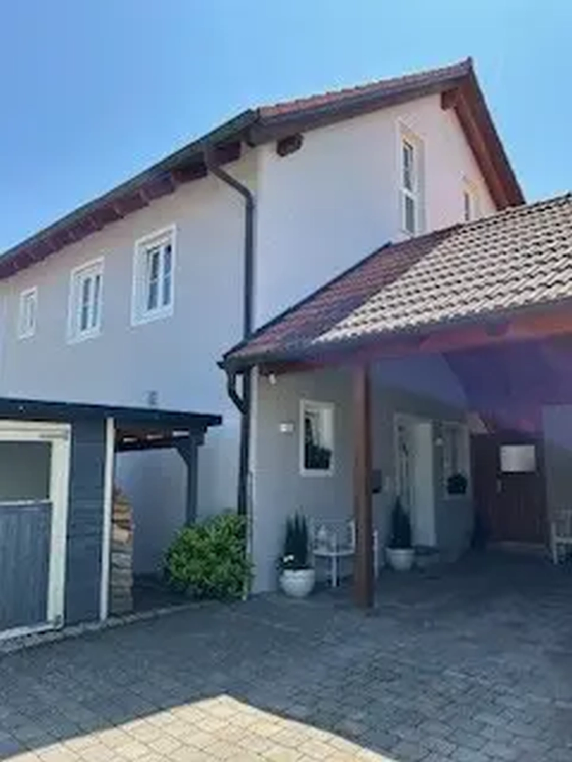 Michaela Hain Immobilien - Wohnung Wohnzimmer mit großflächiger LED