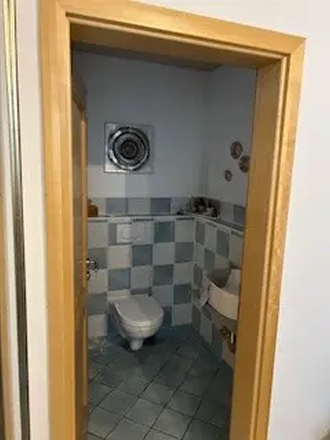 Michaela Hain Immobilien - Wohnung Wohnzimmer mit großflächiger LED