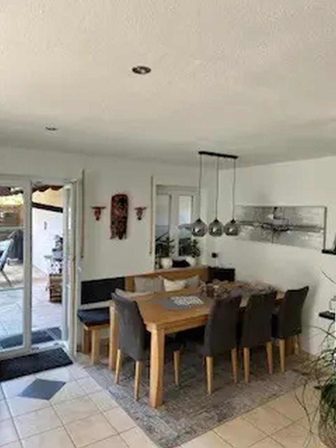 Michaela Hain Immobilien - Wohnung Wohnzimmer mit großflächiger LED