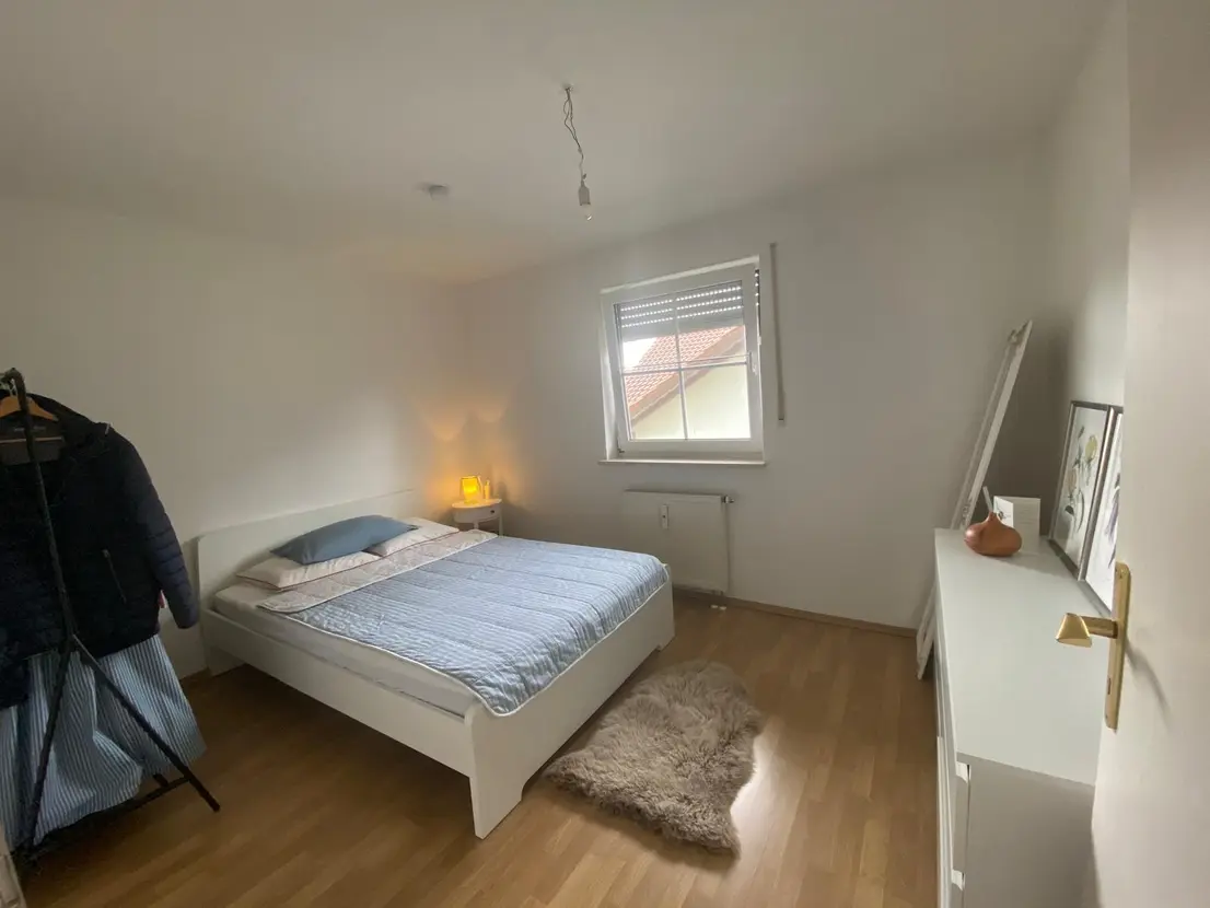 Michaela Hain Immobilien - Wohnung Wohnzimmer mit großflächiger LED