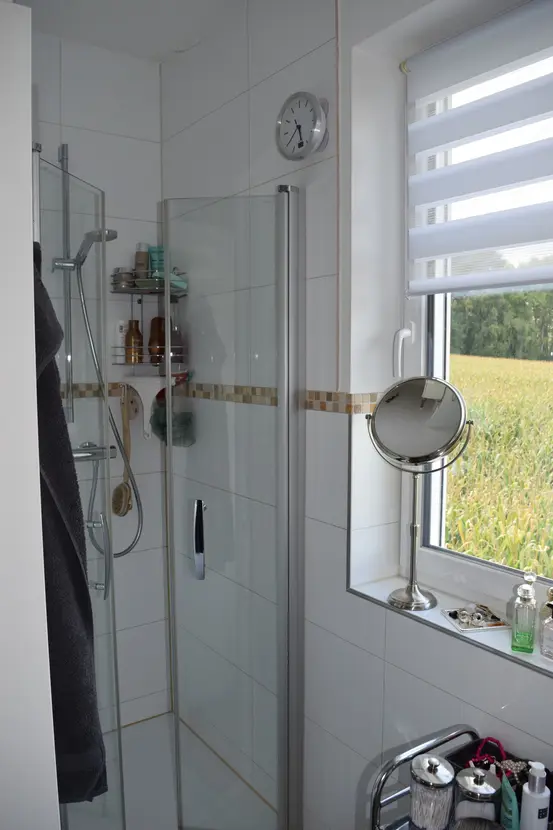 Michaela Hain Immobilien - Wohnung Wohnzimmer mit großflächiger LED