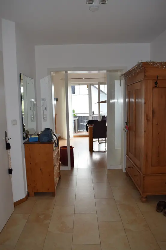 Michaela Hain Immobilien - Wohnung Wohnzimmer mit großflächiger LED