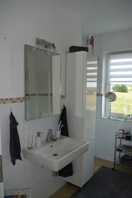 Michaela Hain Immobilien - Wohnung Wohnzimmer mit großflächiger LED