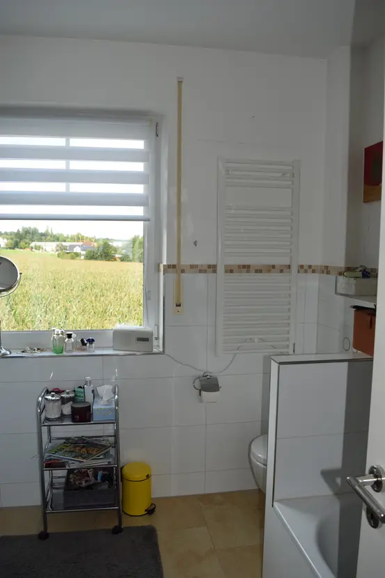 Michaela Hain Immobilien - Wohnung Wohnzimmer mit großflächiger LED