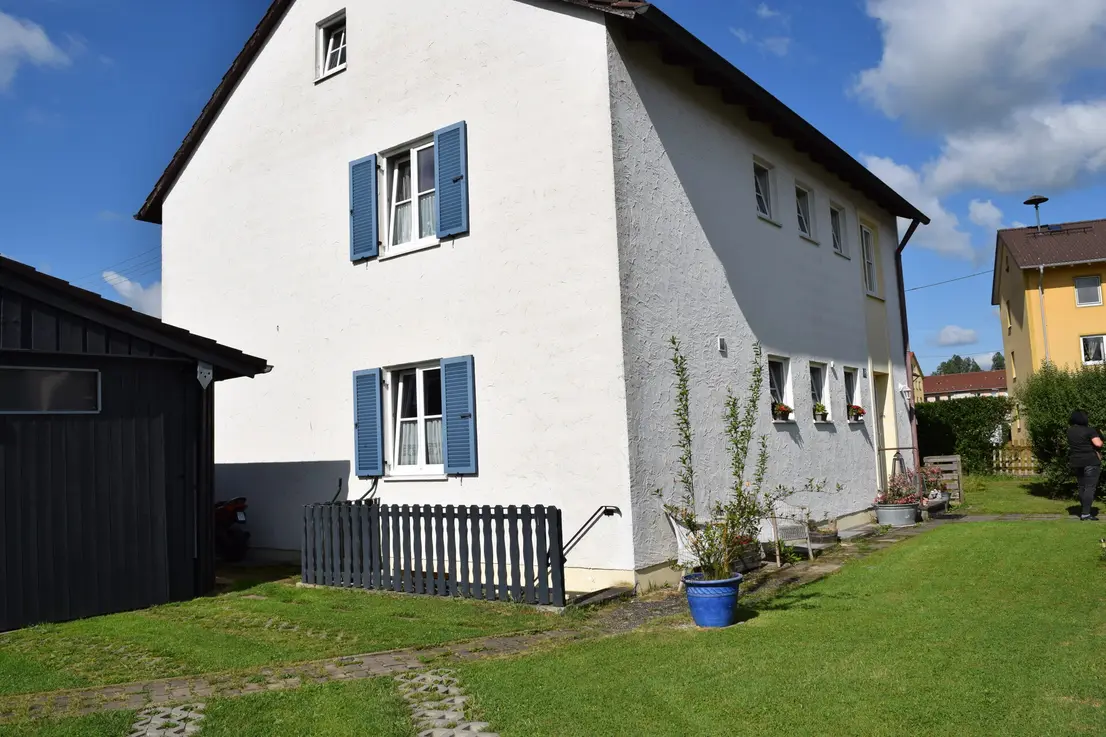 Michaela Hain Immobilien - Badewanne und Waschbecken