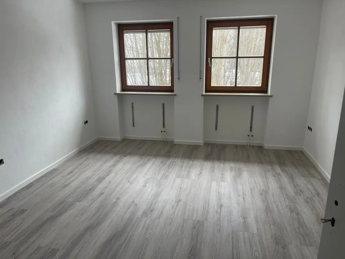 Michaela Hain Immobilien - Wohnung Wohnzimmer mit großflächiger LED