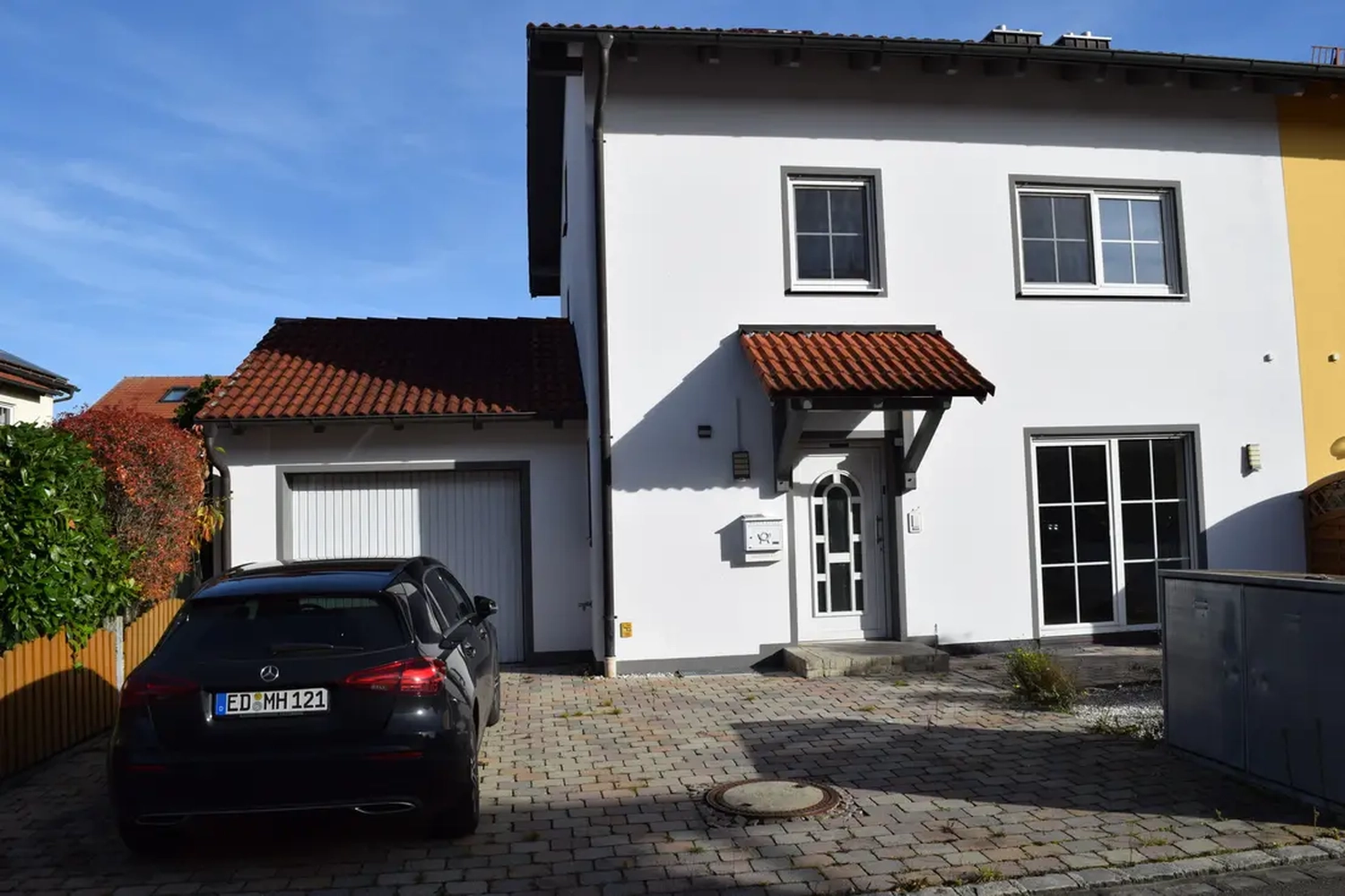 Michaela Hain Immobilien - Badewanne und Waschbecken