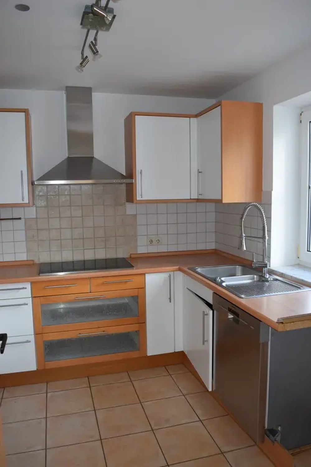 Michaela Hain Immobilien - Wohnung Wohnzimmer mit großflächiger LED