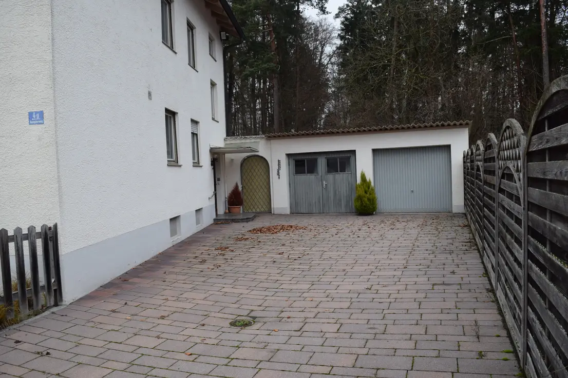 Michaela Hain Immobilien - Badewanne und Waschbecken