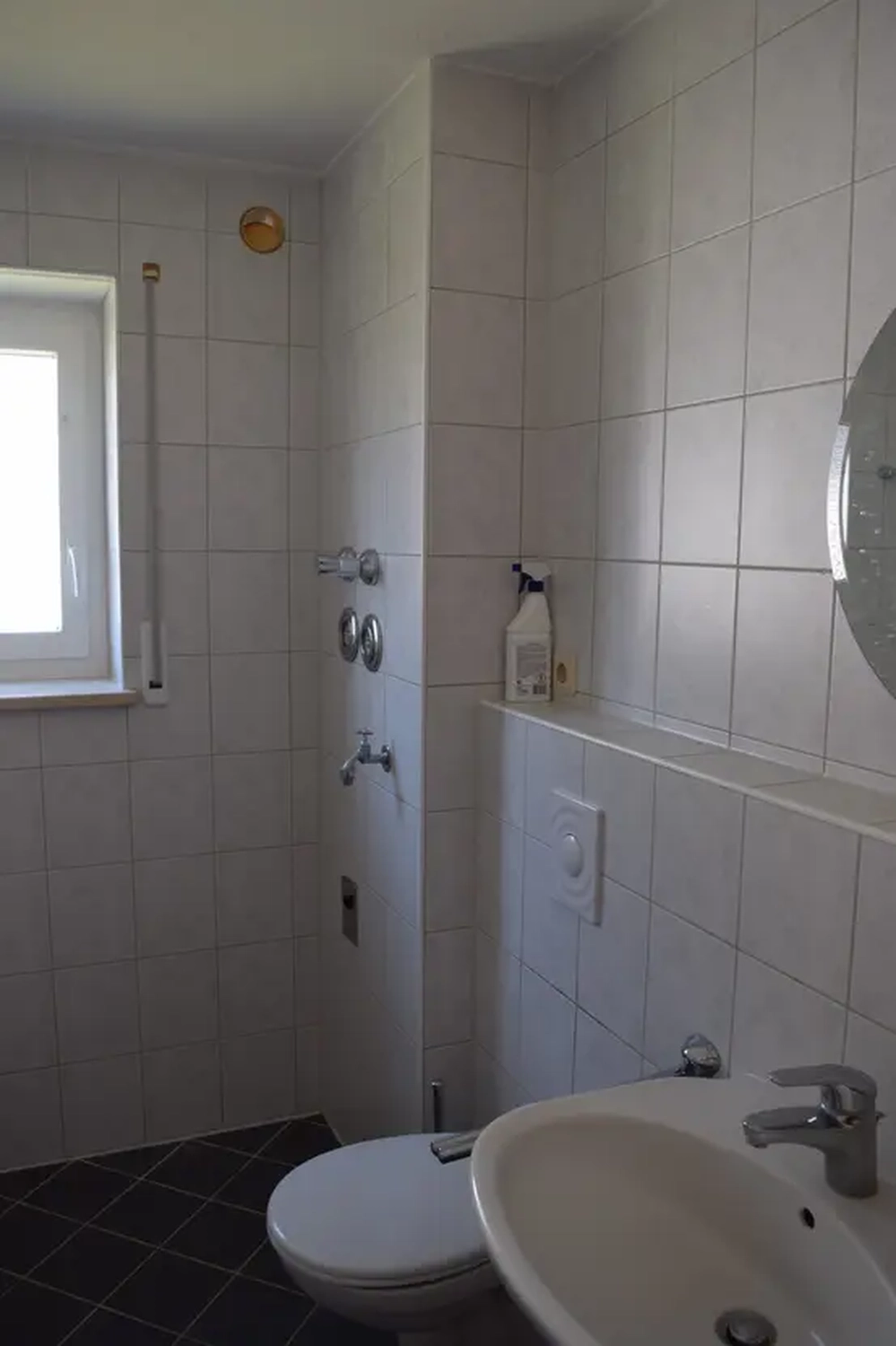 Michaela Hain Immobilien - Badewanne und Waschbecken