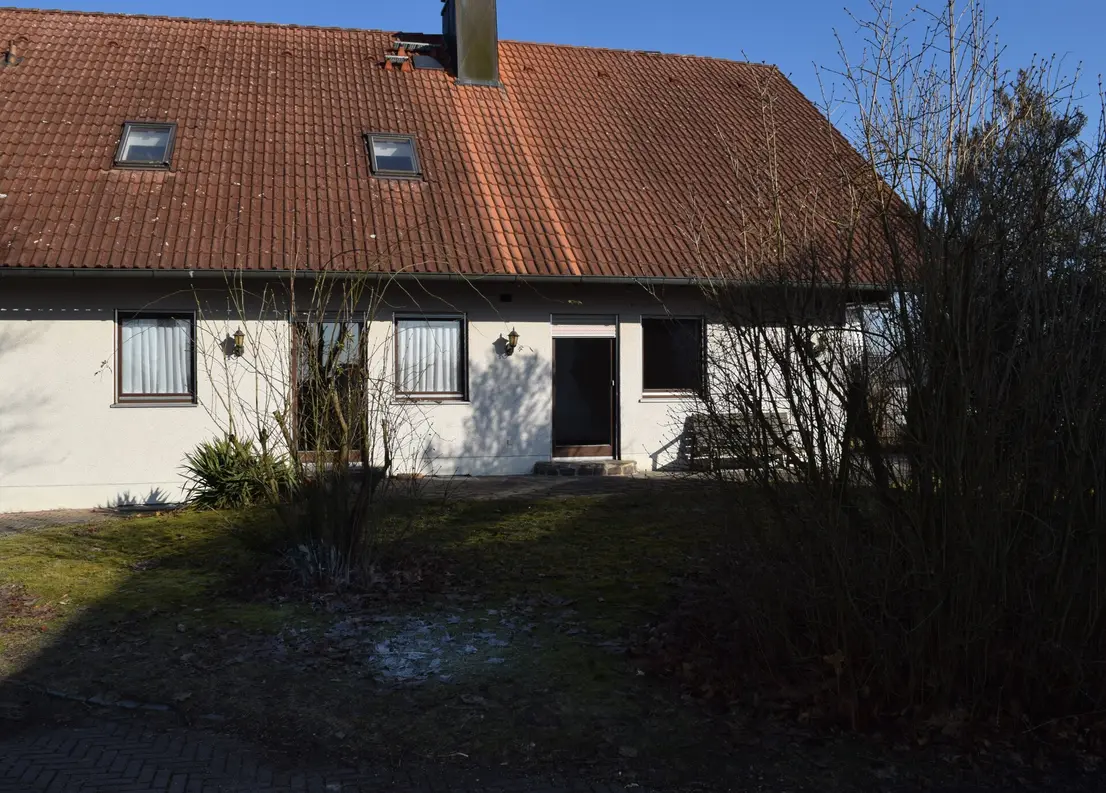 Michaela Hain Immobilien - Badewanne und Waschbecken